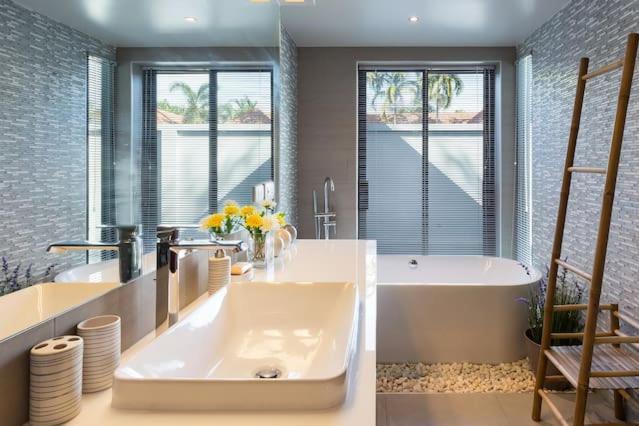 Villa Crystal Two-Bedroom Private Pool Villa Phuket Eksteriør bilde